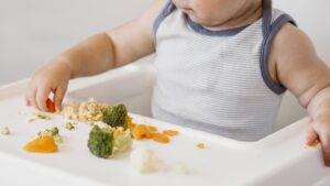 Schematy żywienia niemowląt – pomoc dla rozpoczynających rozszerzanie diety